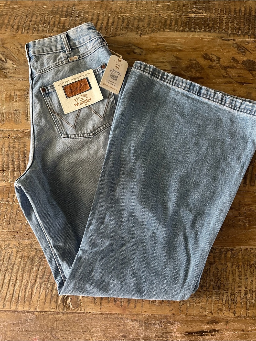 Billabong x Wrangler Light Wash Women’s Jeans with Patch Detail - Picture 2 of 6